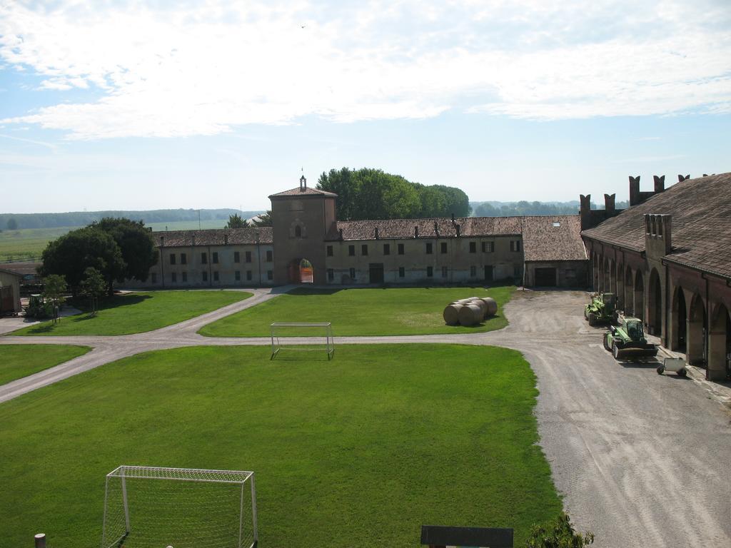 Agriturismo Corte Virgiliana Virgilio Exterior photo